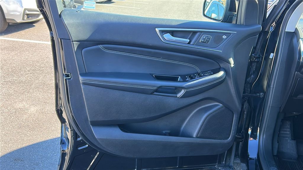 Used 2019 Ford Edge Titanium w/ Equipment Group 301A image 9