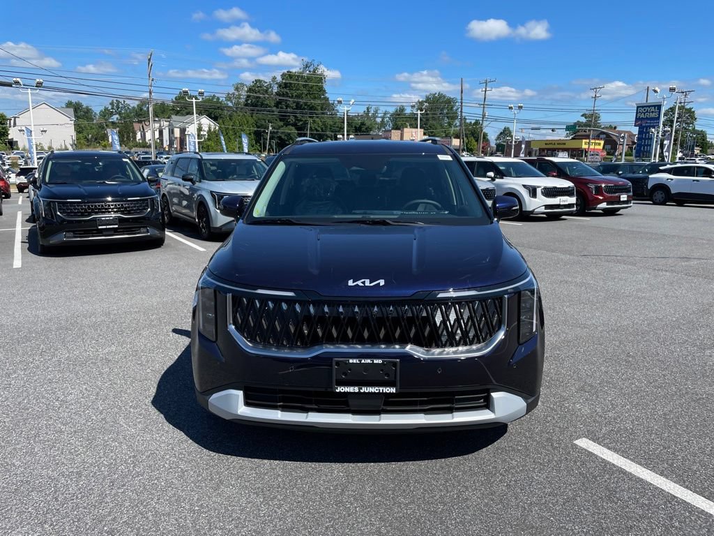New 2027 Kia Carnival EX FWD image 3