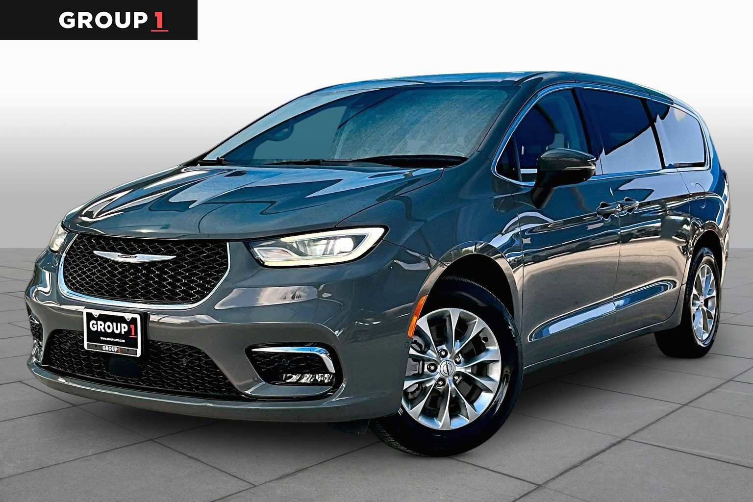 Used 2023 Chrysler Pacifica Touring-L AWD/4WD image 1