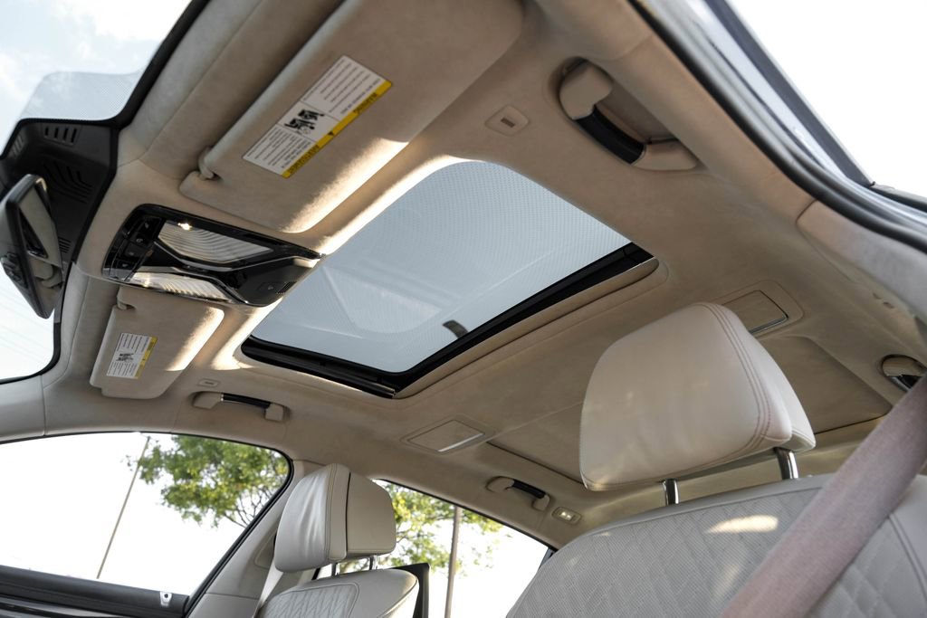 Used 2019 BMW ALPINA B7 xDrive w/ Luxury Rear Seating Package image 22