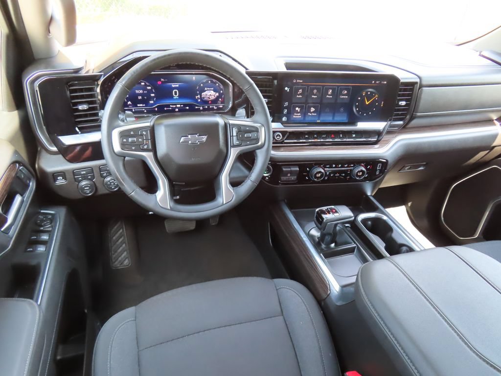 Used 2025 Chevrolet Silverado 1500 RST AWD/4WD image 4