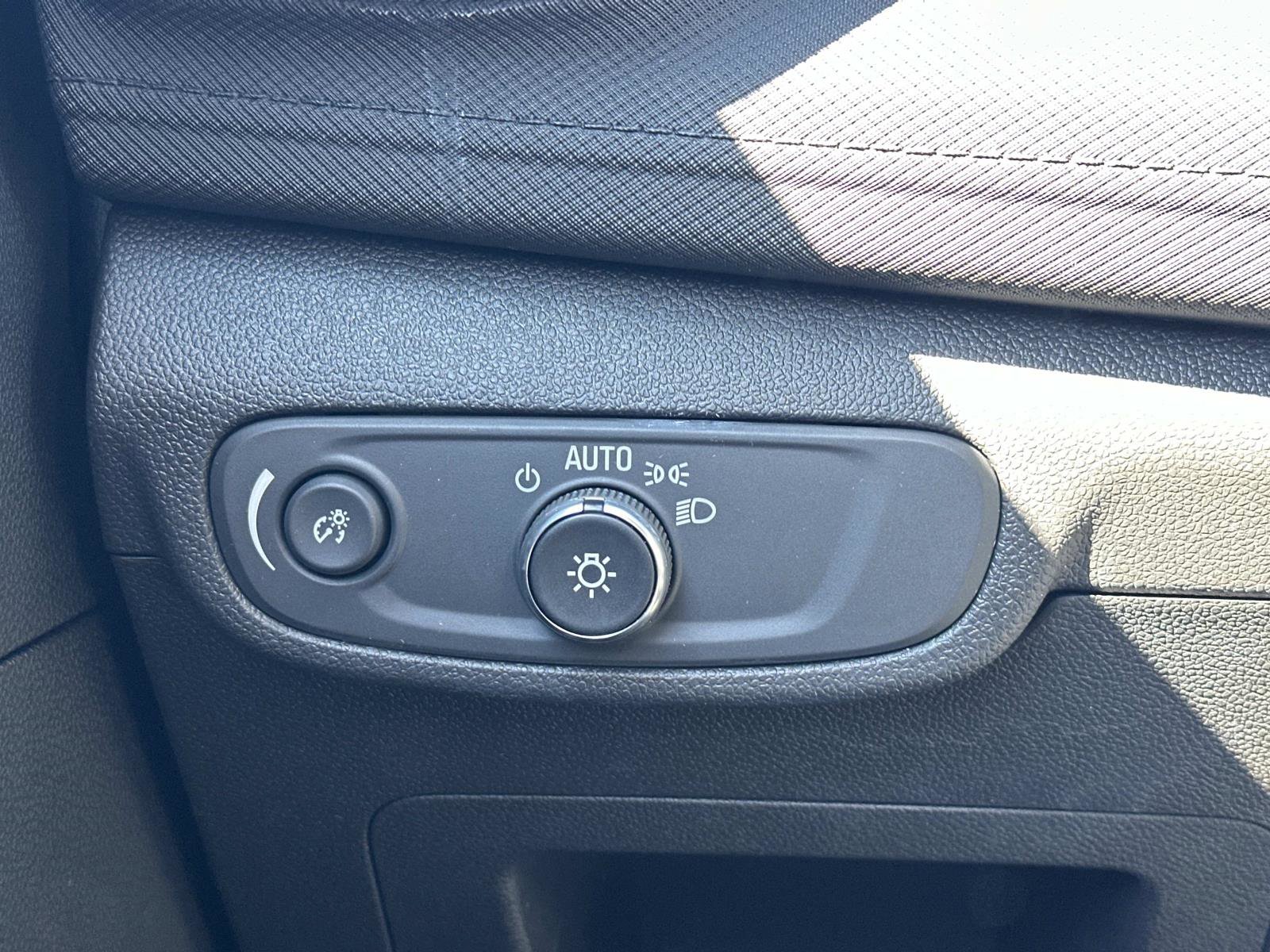 Certified 2025 Chevrolet TrailBlazer LT w/ Convenience Package image 25