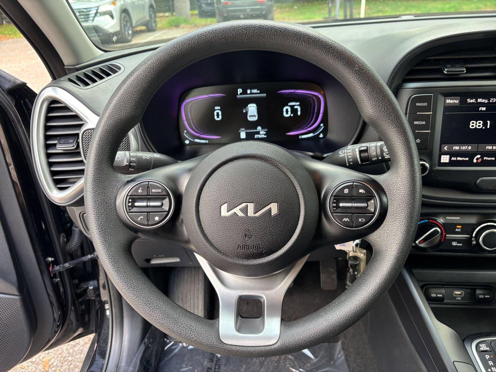 Used 2025 Kia Soul LX w/ LX Technology Package FWD image 25