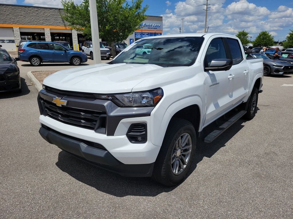 Used 2023 Chevrolet Colorado LT w/ LT Convenience Package II AWD/4WD image 2