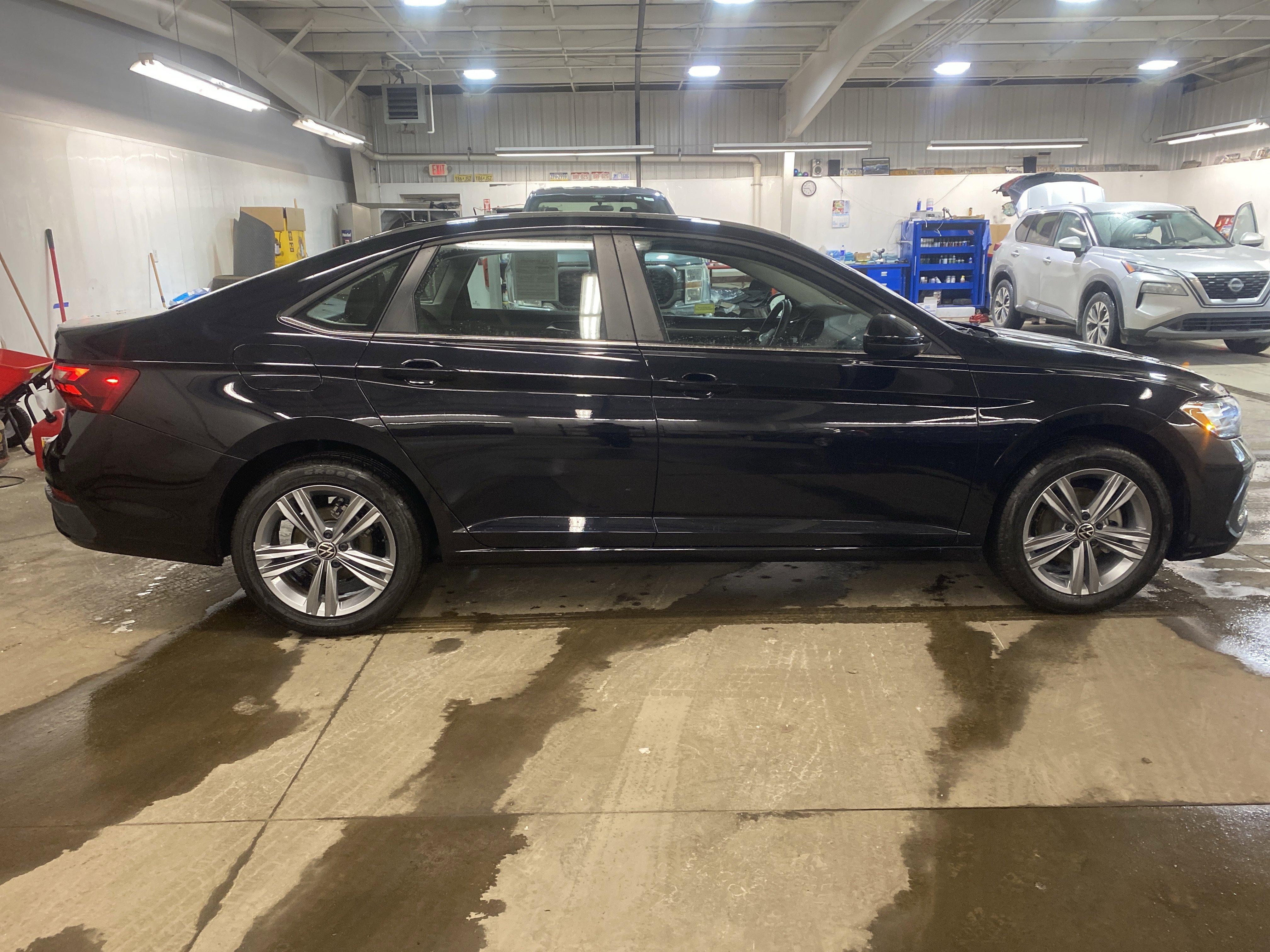 Used 2024 Volkswagen Jetta SE image 4