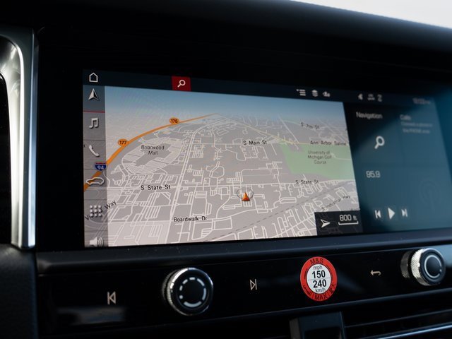 Certified 2025 Porsche Macan image 24