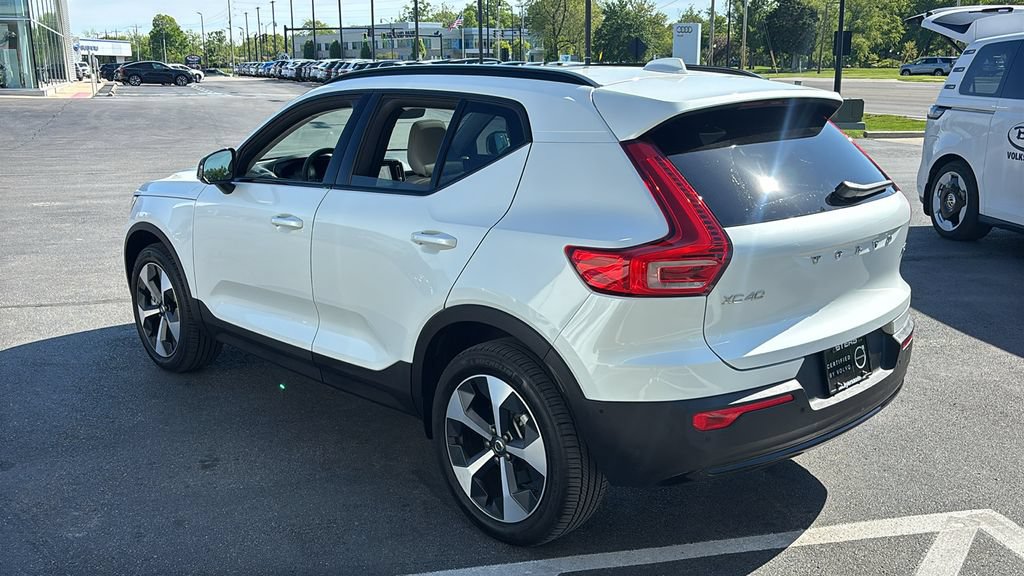 Certified 2026 Volvo XC40 B5 Plus AWD/4WD image 4