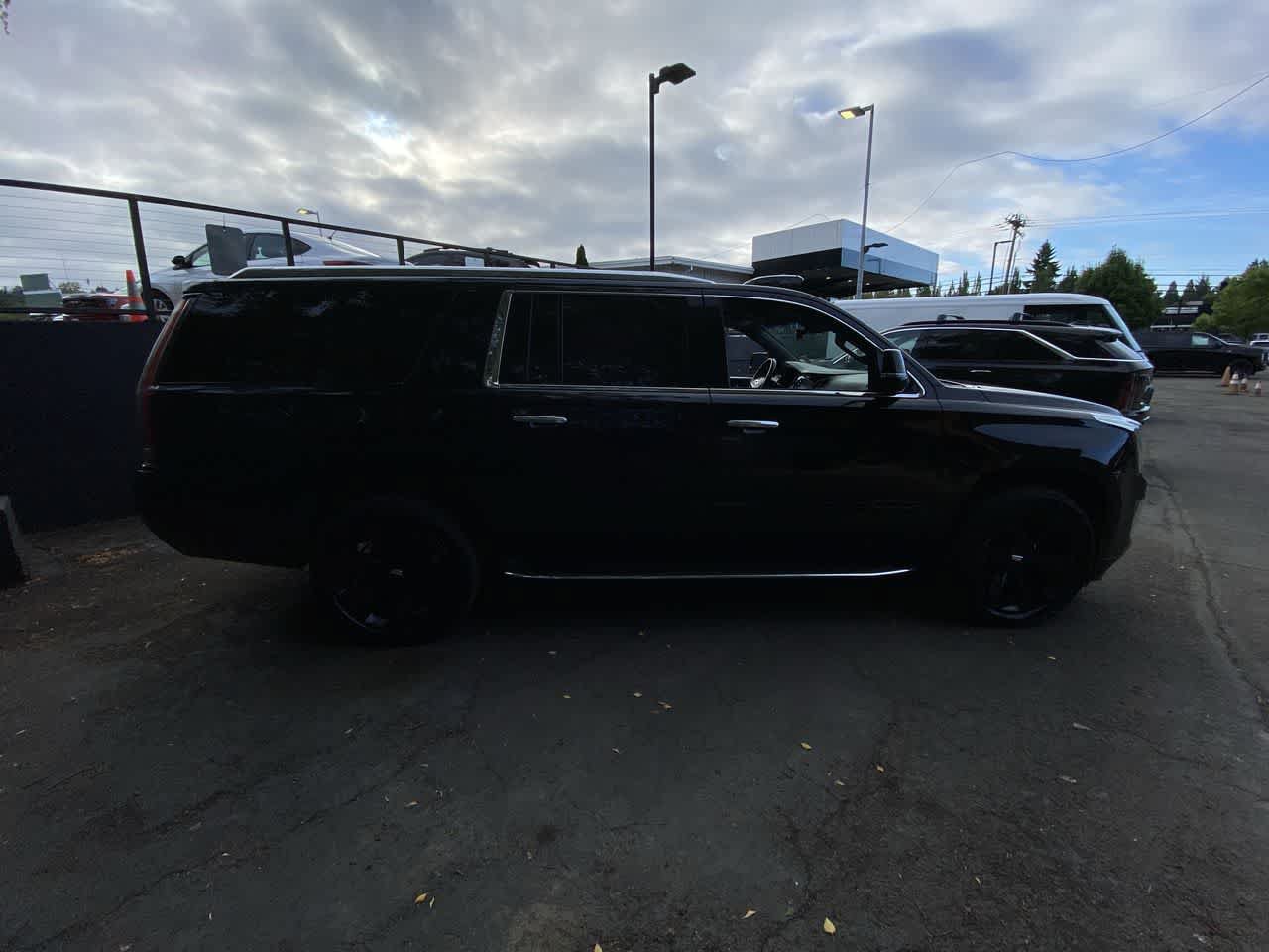 Used 2019 Cadillac Escalade ESV Luxury AWD/4WD image 7
