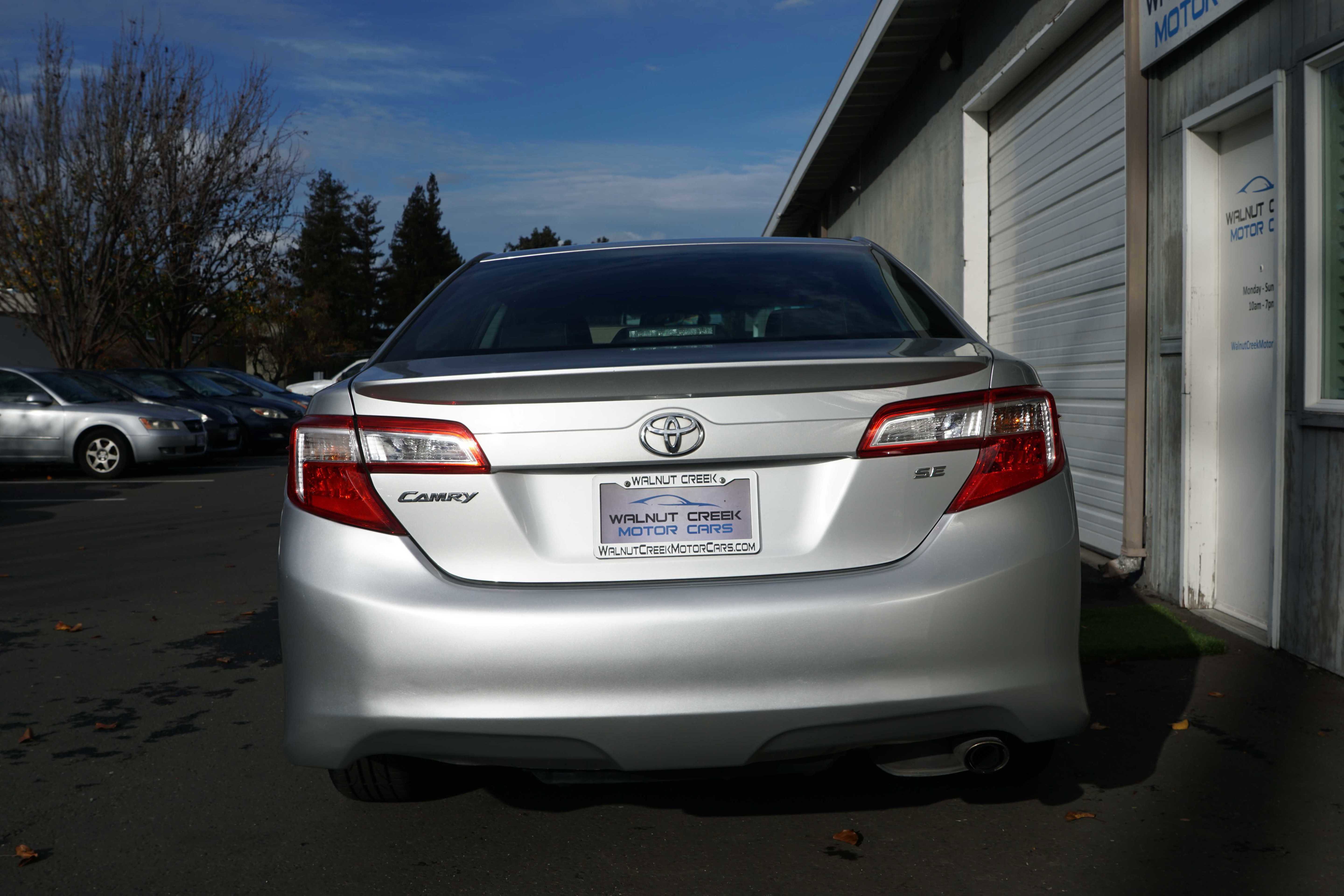 Used 2014 Toyota Camry SE image 14
