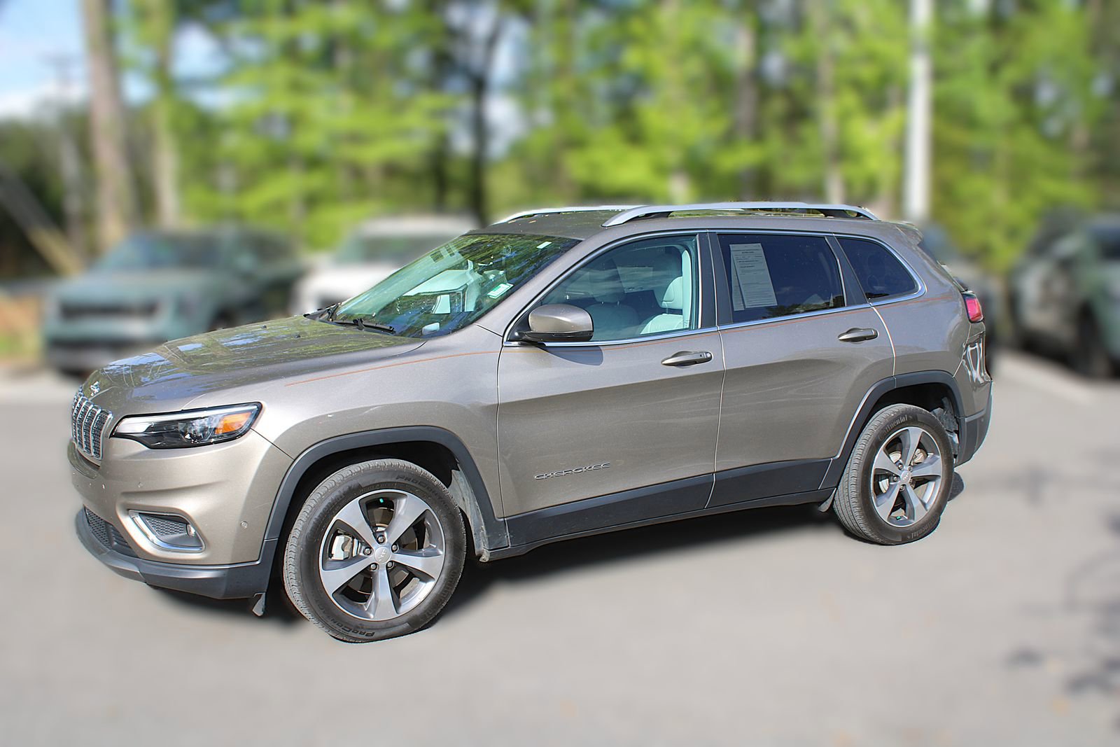 Used 2019 Jeep Cherokee Limited w/ Technology Group image 4