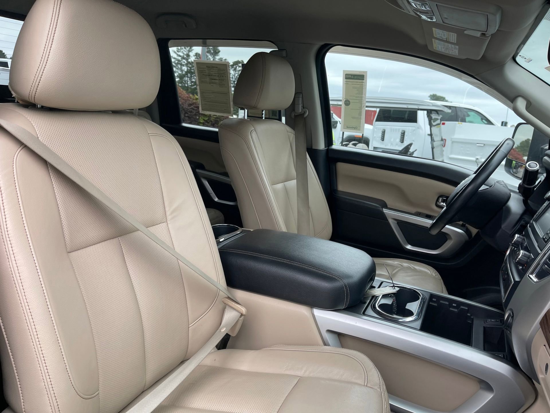 Used 2016 Nissan Titan SL image 27