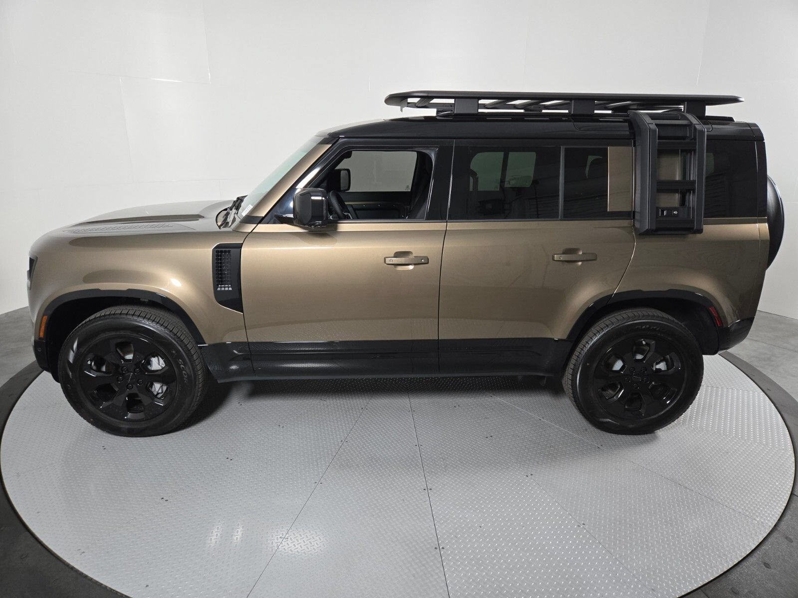 New 2026 Land Rover Defender 110 X-Dynamic SE AWD/4WD image 34
