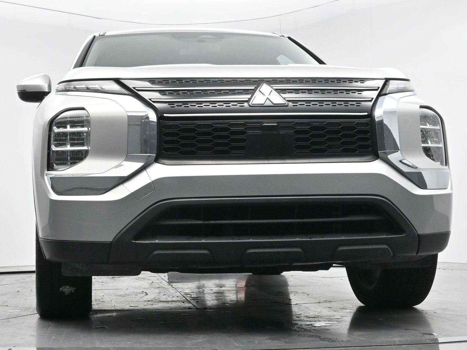 Used 2022 Mitsubishi Outlander ES image 41