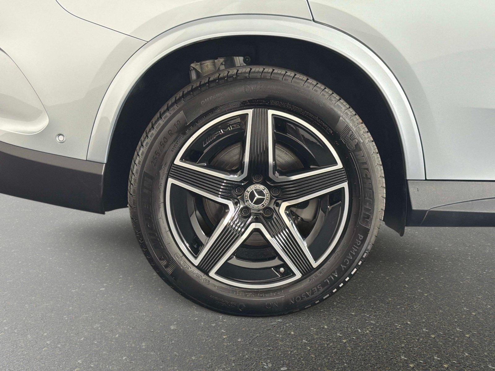 Used 2025 Mercedes-Benz GLC 300 4MATIC w/ AMG Line image 17