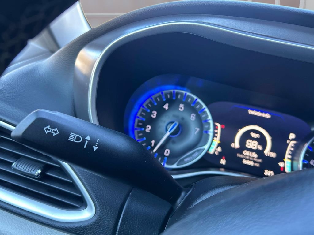 Used 2024 Chrysler Pacifica Touring-L image 25