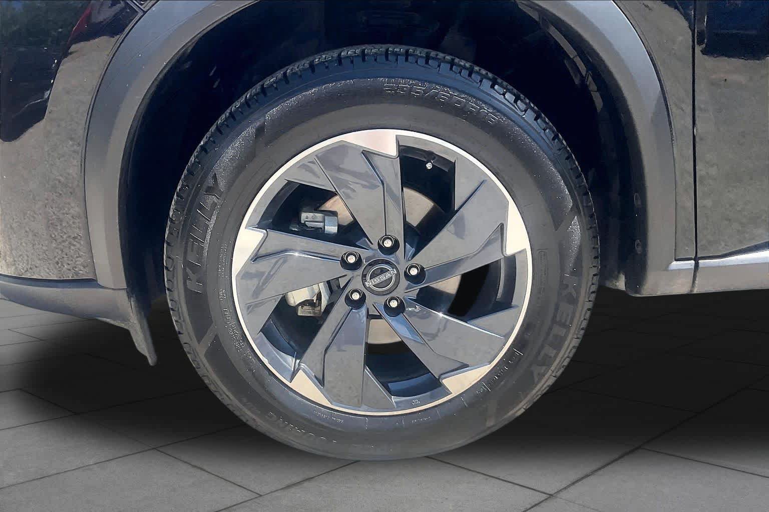 Used 2025 Nissan Rogue SV FWD image 11