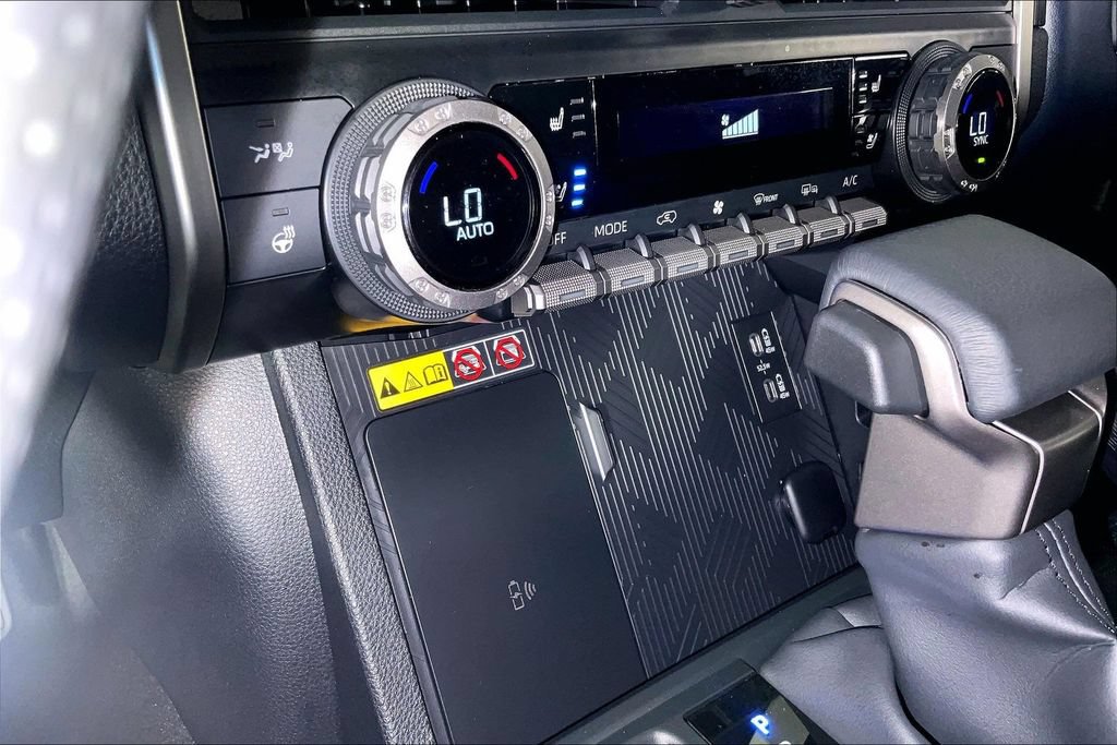 Used 2025 Toyota 4Runner Platinum AWD/4WD image 26
