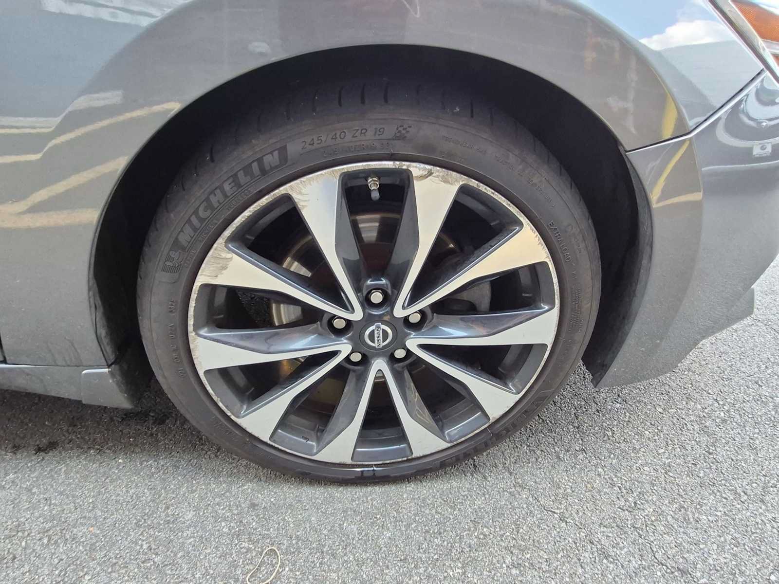 Used 2017 Nissan Maxima SR FWD image 14