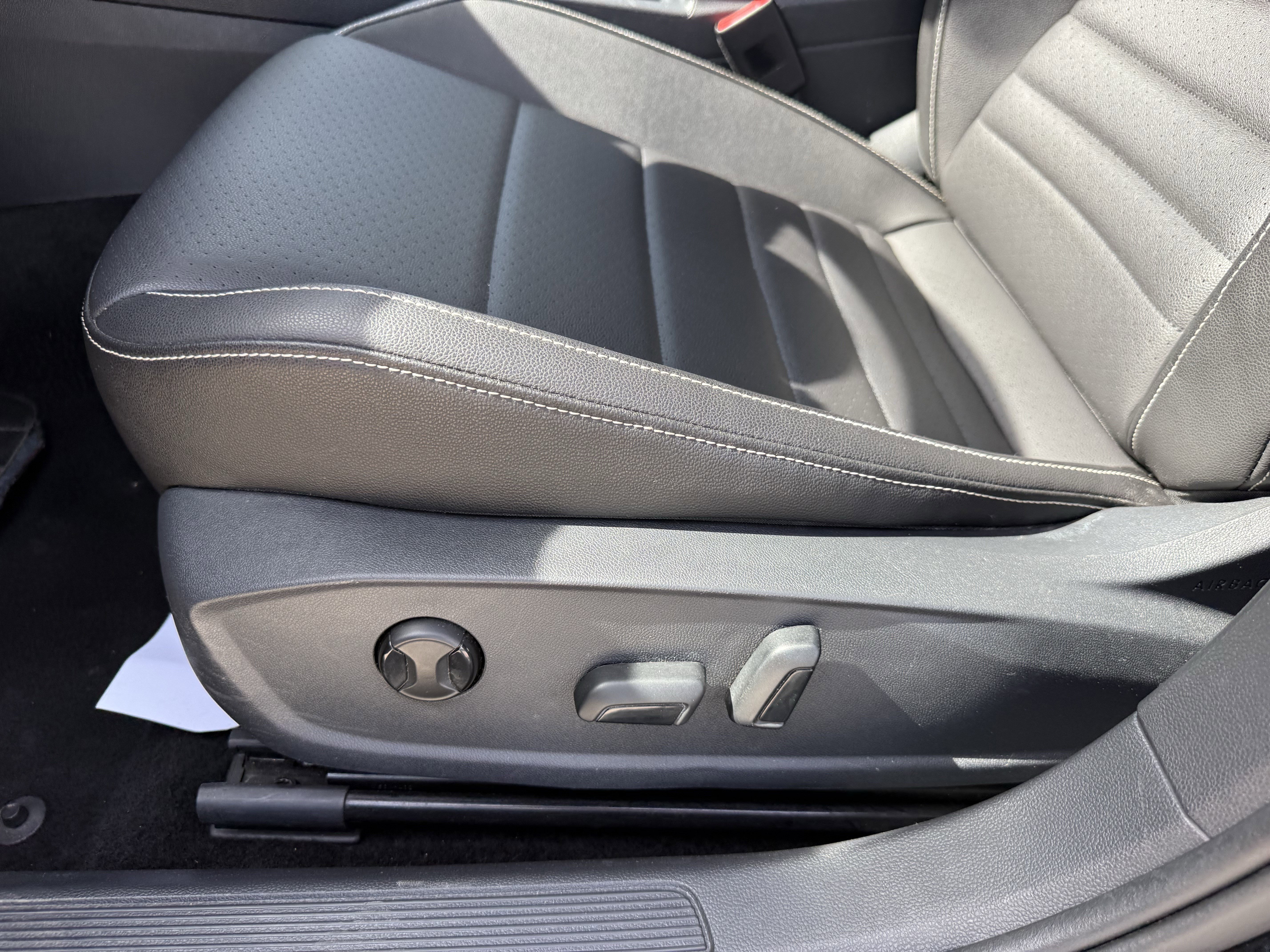 Used 2024 Volkswagen Jetta SE image 30