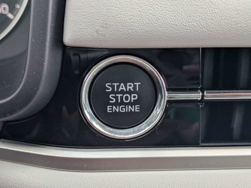 New 2026 Mitsubishi Outlander SE FWD image 32