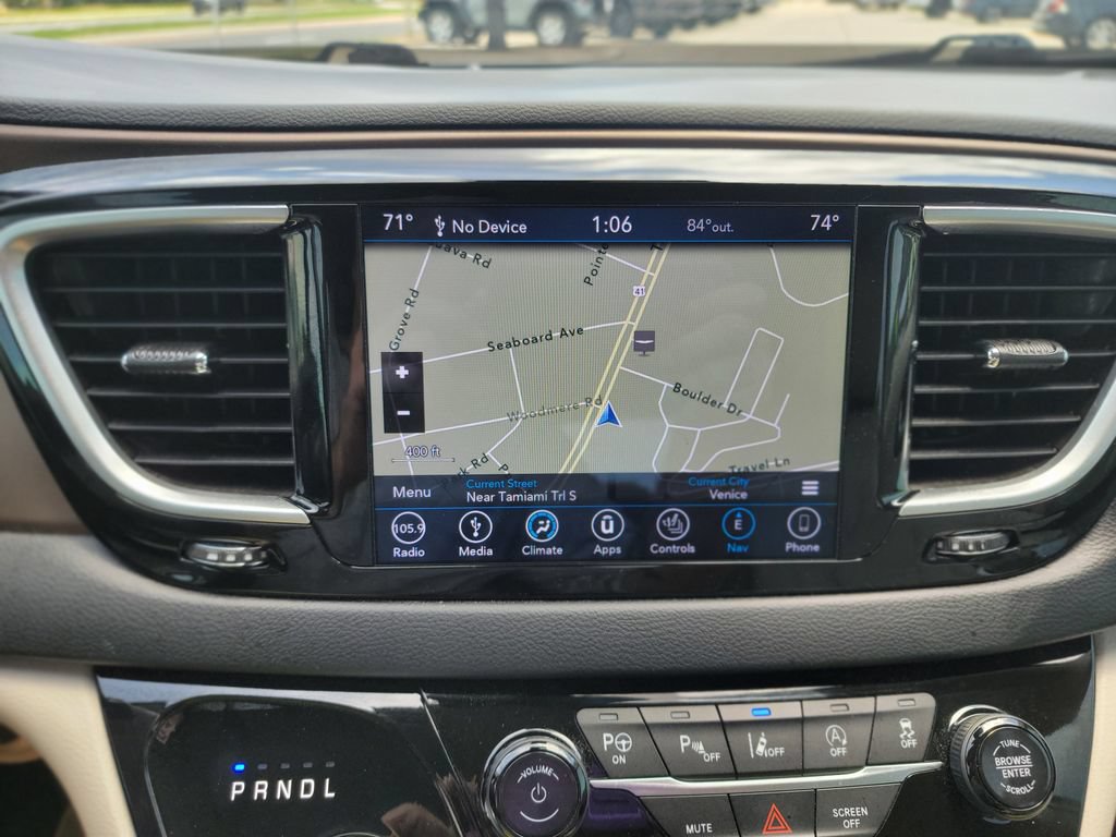 Used 2018 Chrysler Pacifica Touring-L Plus w/ Advanced Safetytec Group FWD image 24