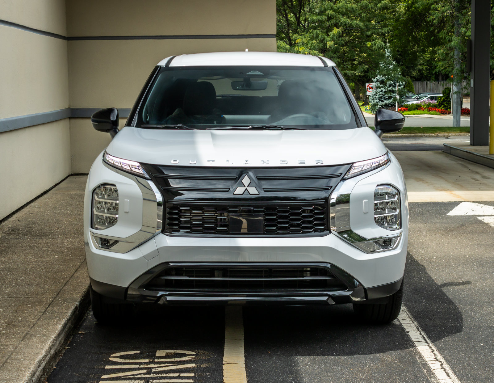 New 2026 Mitsubishi Outlander LE AWD/4WD image 2