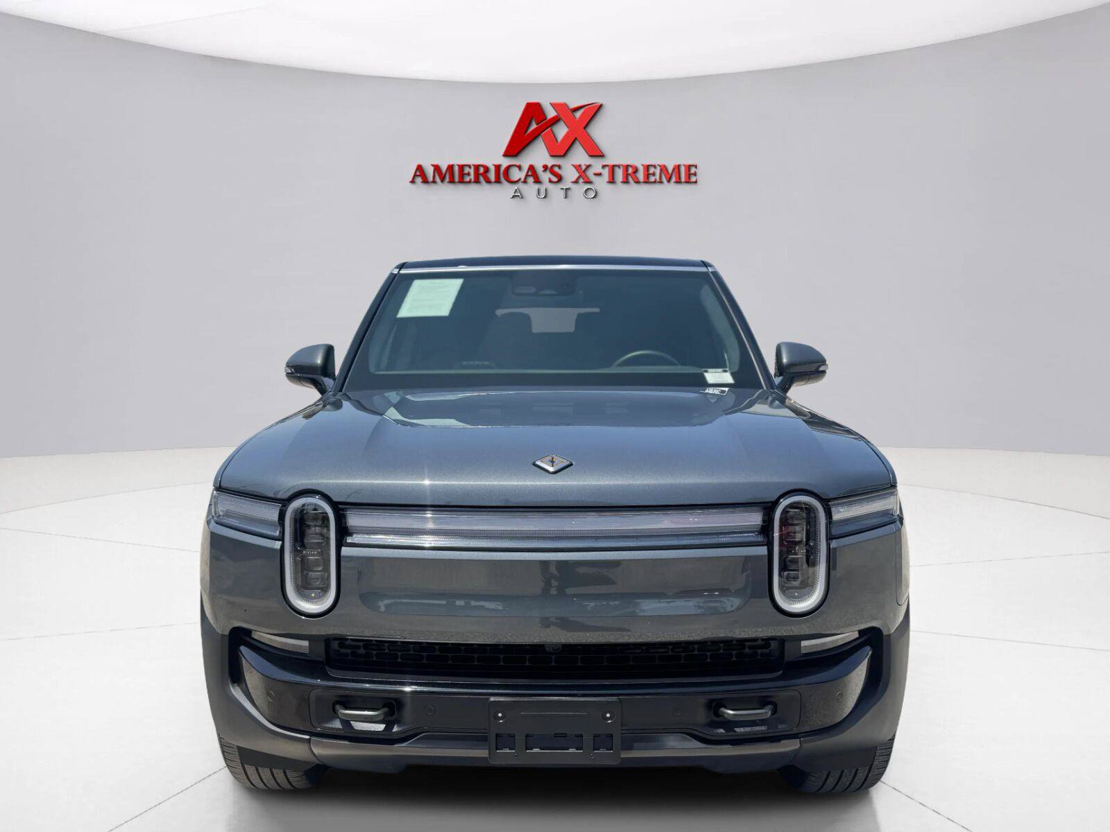 Used 2025 Rivian R1S Adventure AWD/4WD image 9