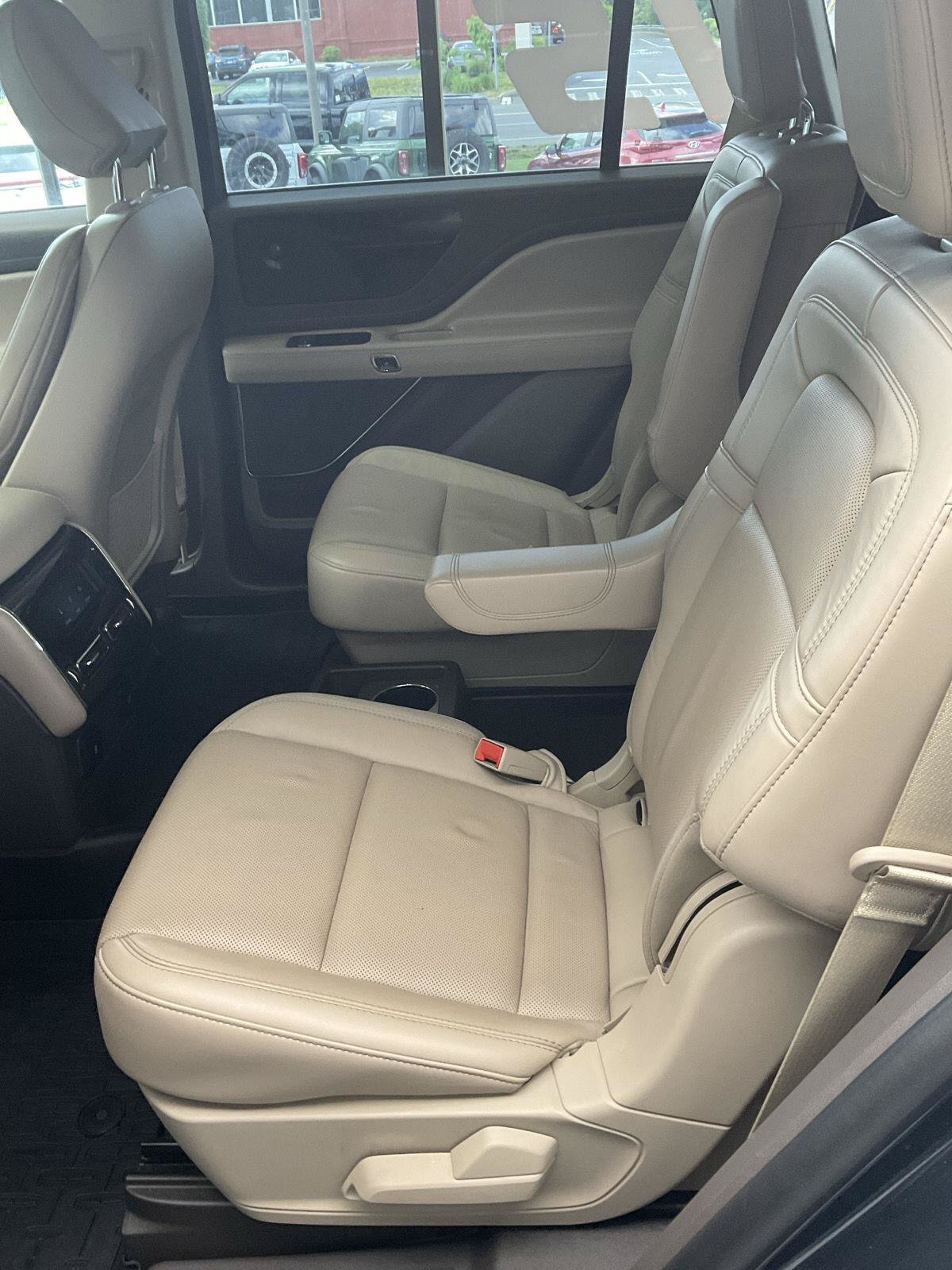 Used 2022 Lincoln Aviator Reserve AWD/4WD image 10