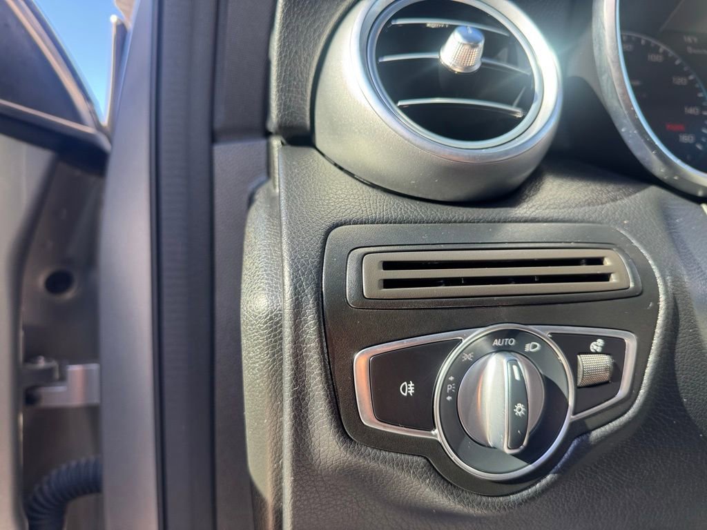 Used 2020 Mercedes-Benz GLC 350e 4MATIC image 16