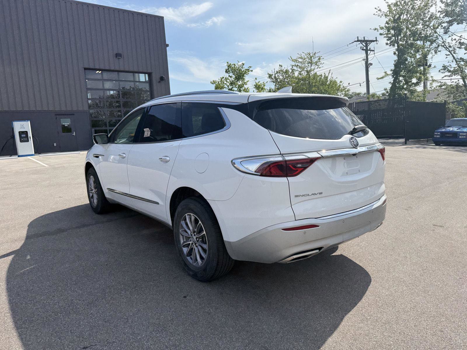 Used 2023 Buick Enclave Essence w/ LPO, Floor Liner Package FWD image 5