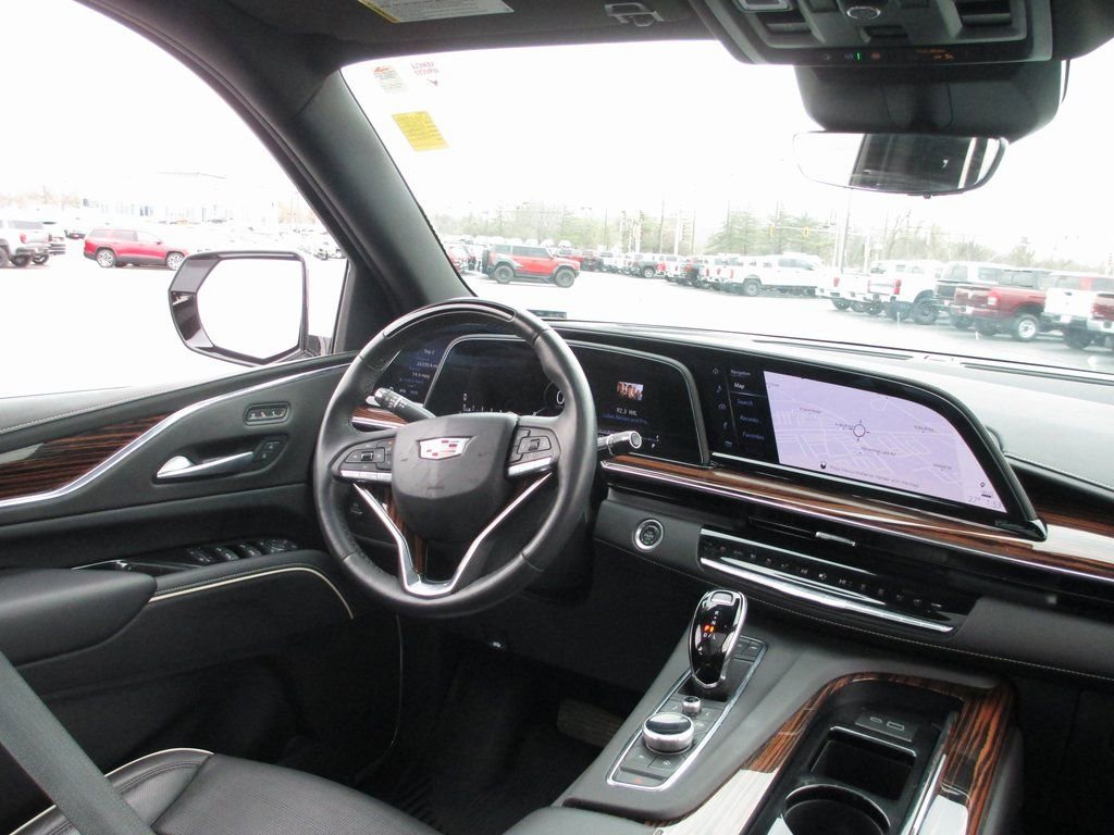 Used 2024 Cadillac Escalade Premium Luxury image 27