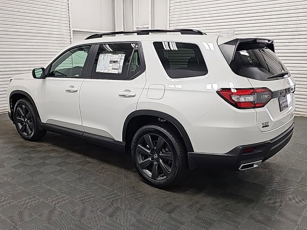 New 2025 Honda Pilot Sport image 5