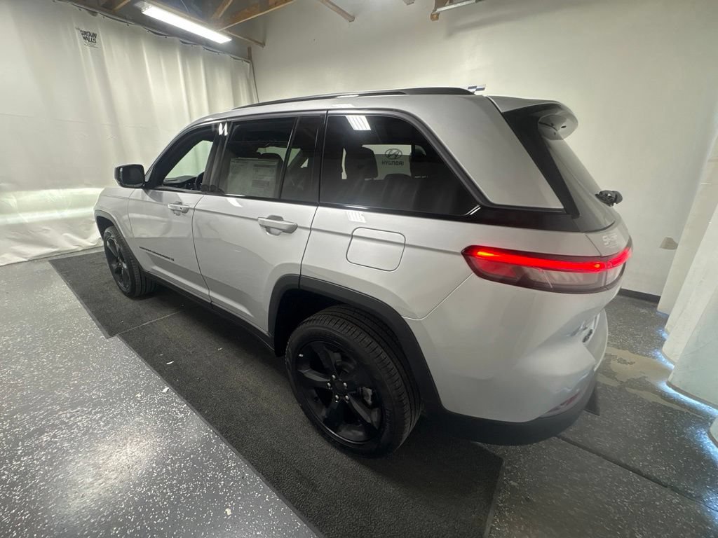 New 2026 Jeep Grand Cherokee Limited w/ Limited Altitude Package AWD/4WD image 11