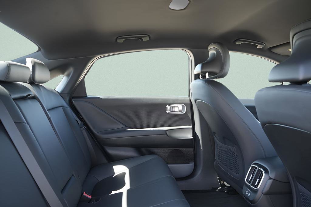 Used 2024 Hyundai Ioniq 6 SEL AWD/4WD image 15