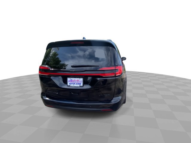 Used 2025 Chrysler Pacifica Limited FWD image 9