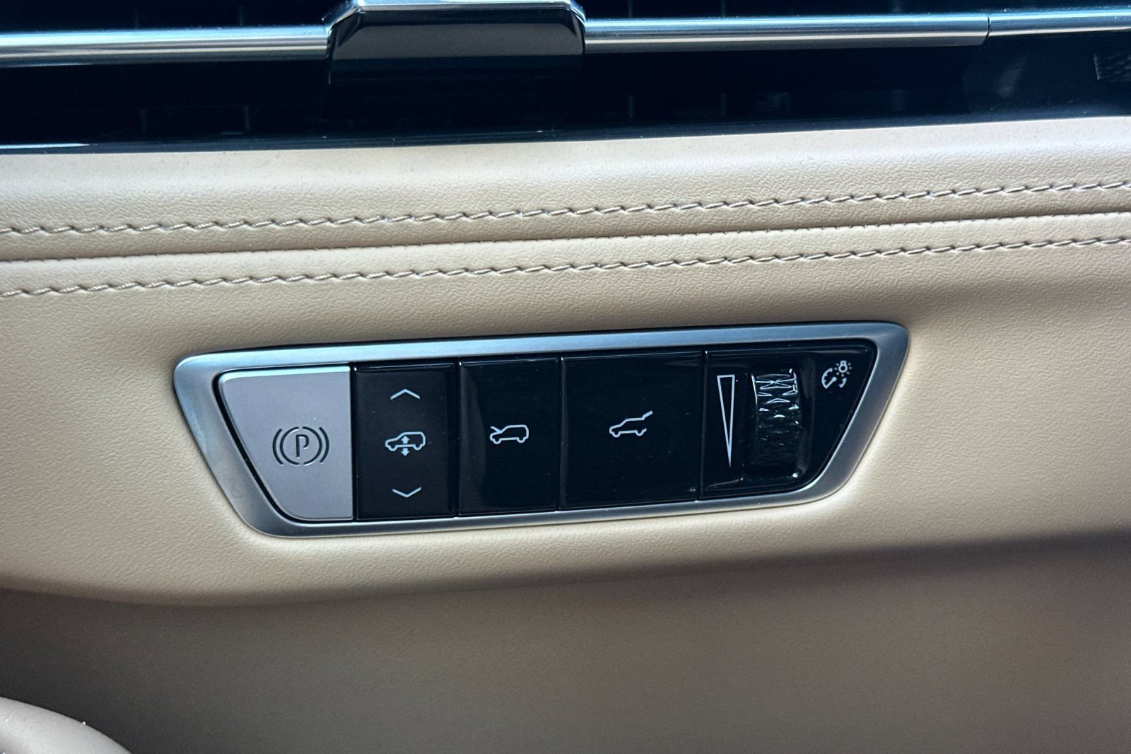 Certified 2026 Cadillac Escalade IQ Sport 2 AWD/4WD image 40