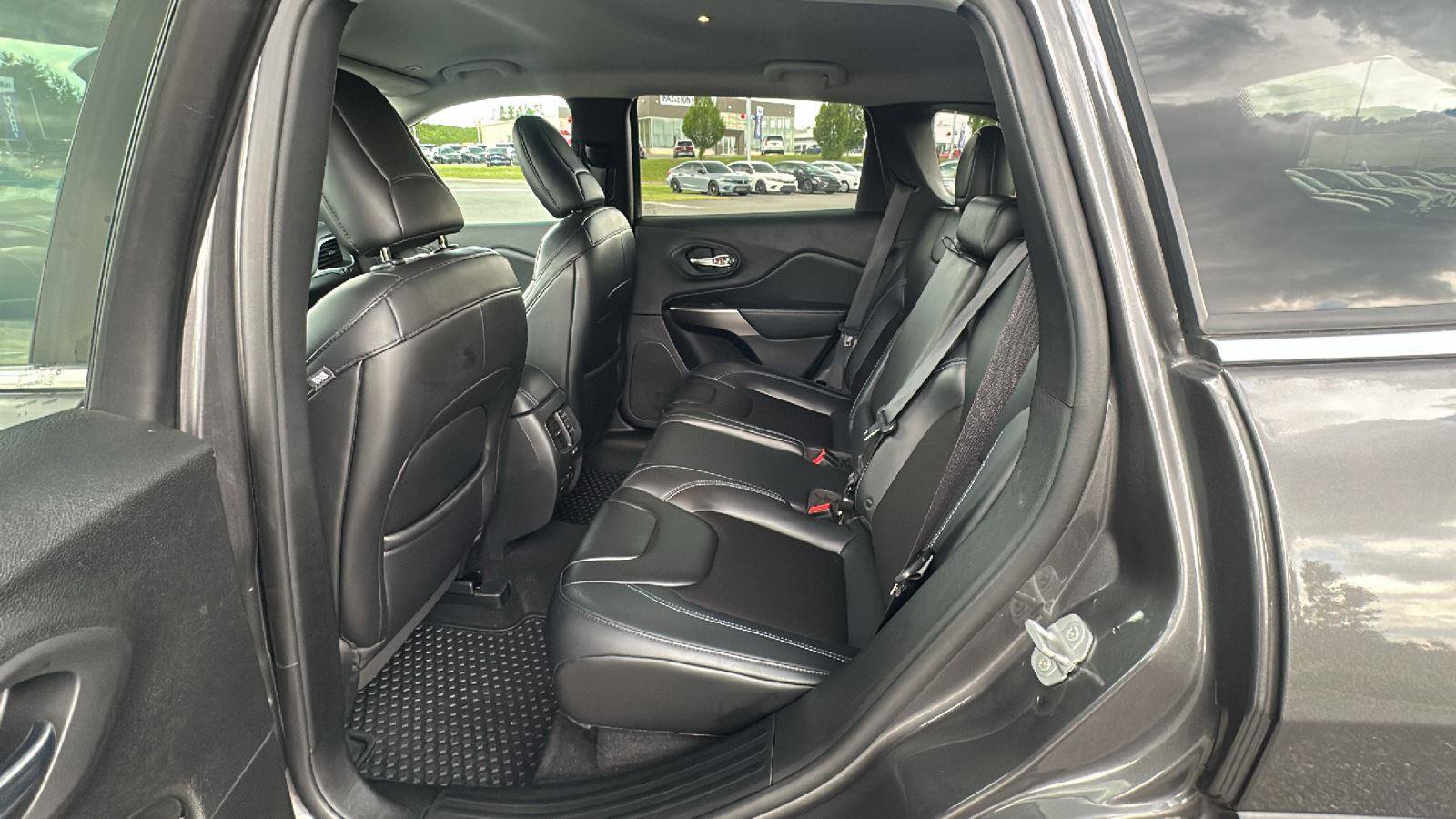 Used 2019 Jeep Cherokee Latitude Plus w/ Comfort/Convenience Group image 24