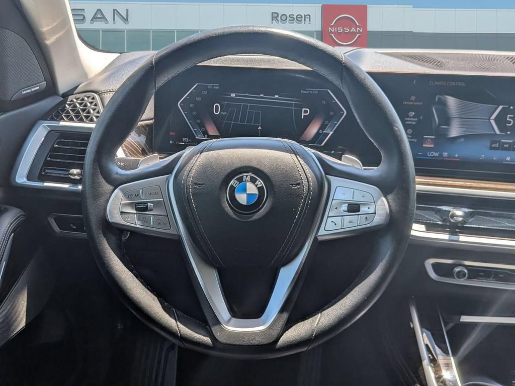 Used 2025 BMW X7 xDrive40i w/ Premium Package AWD/4WD image 16