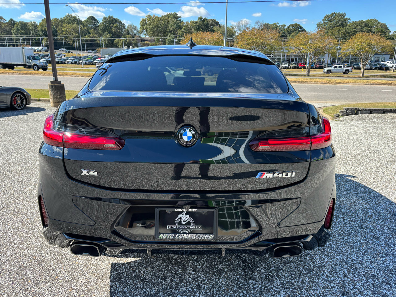 Used 2025 BMW X4 M40i w/ Premium Package image 5