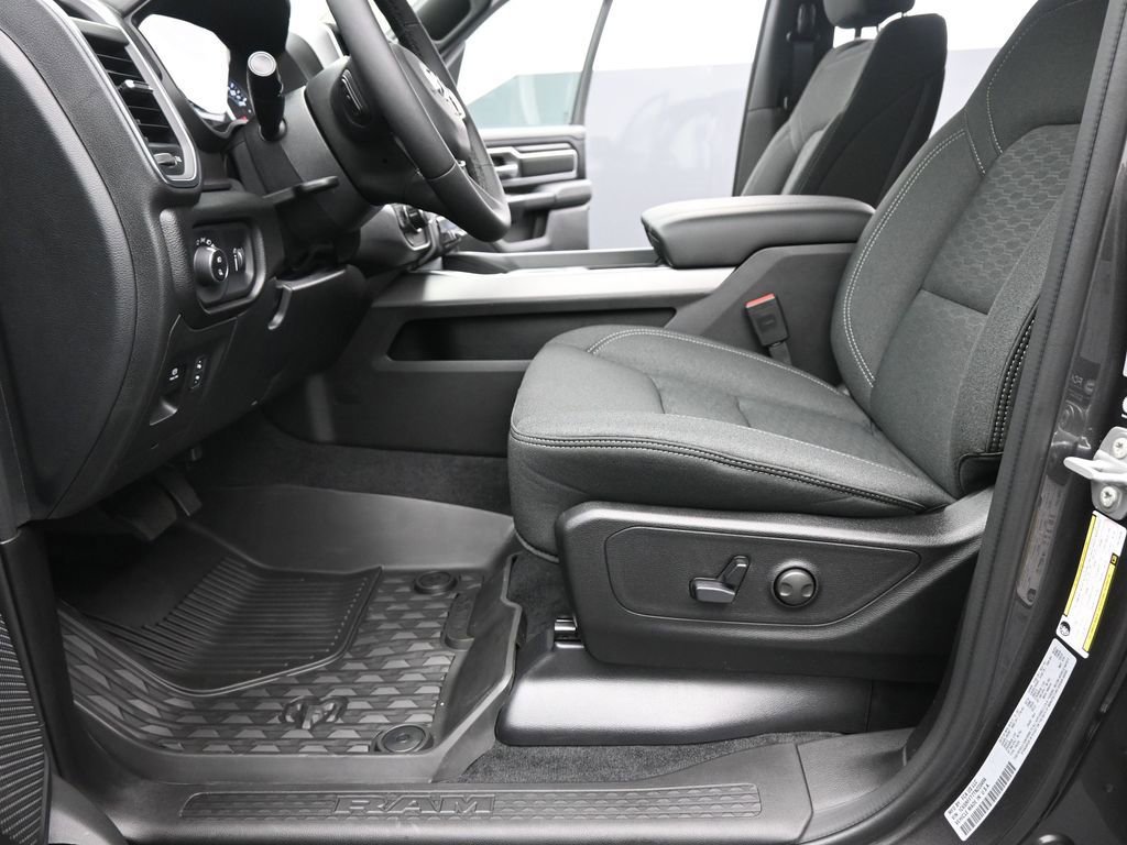 New 2026 RAM 1500 4x4 Crew Cab image 11