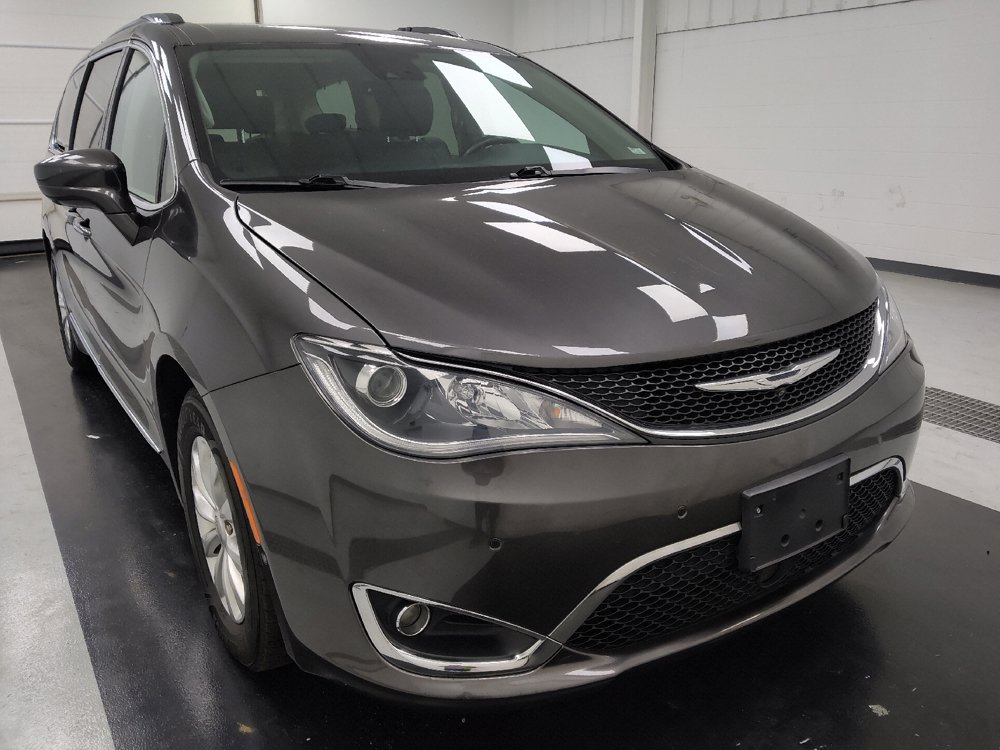Used 2018 Chrysler Pacifica Touring-L Plus w/ Advanced Safetytec Group FWD image 14