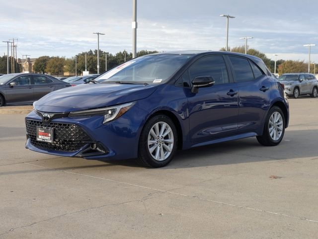 Used 2025 Toyota Corolla SE w/ SE Package image 9