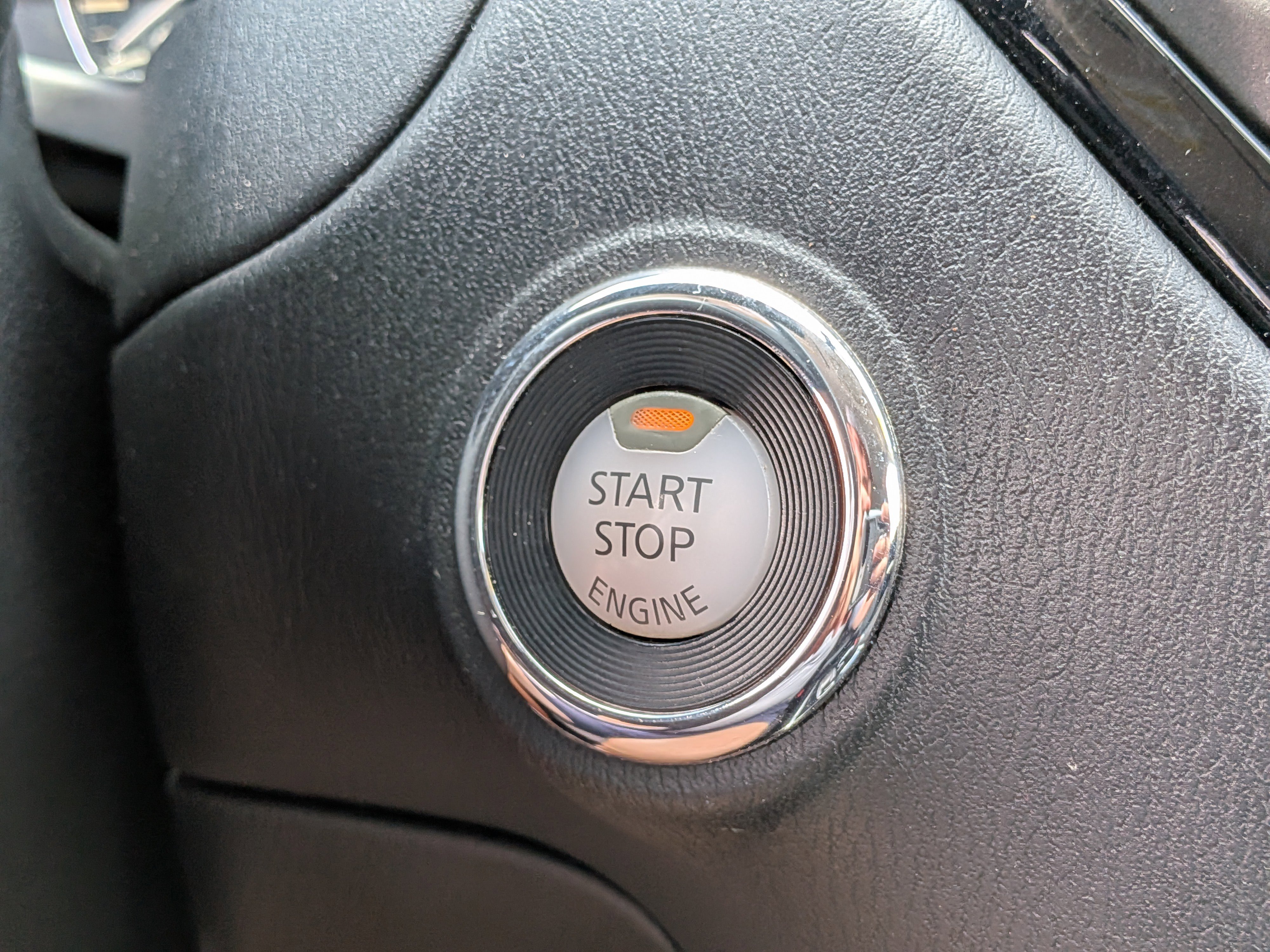 Used 2020 Nissan Pathfinder SV image 28