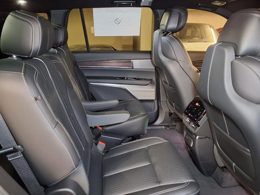 New 2026 Cadillac Vistiq Sport AWD/4WD image 7