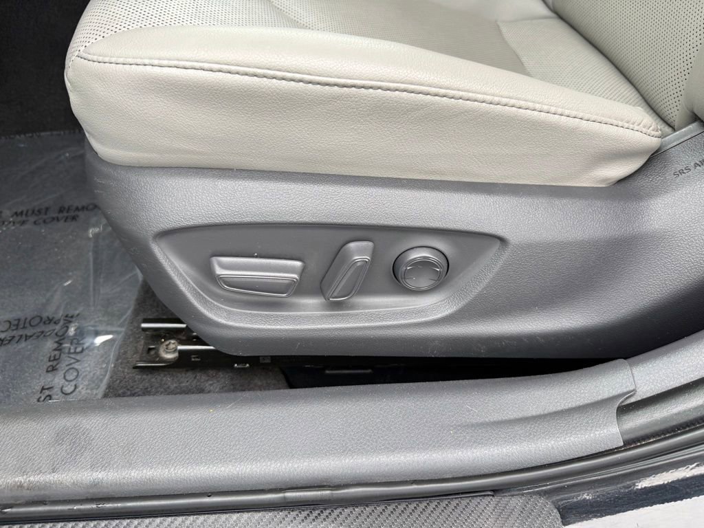 Used 2021 Toyota Camry XLE w/ Navigation Package image 7