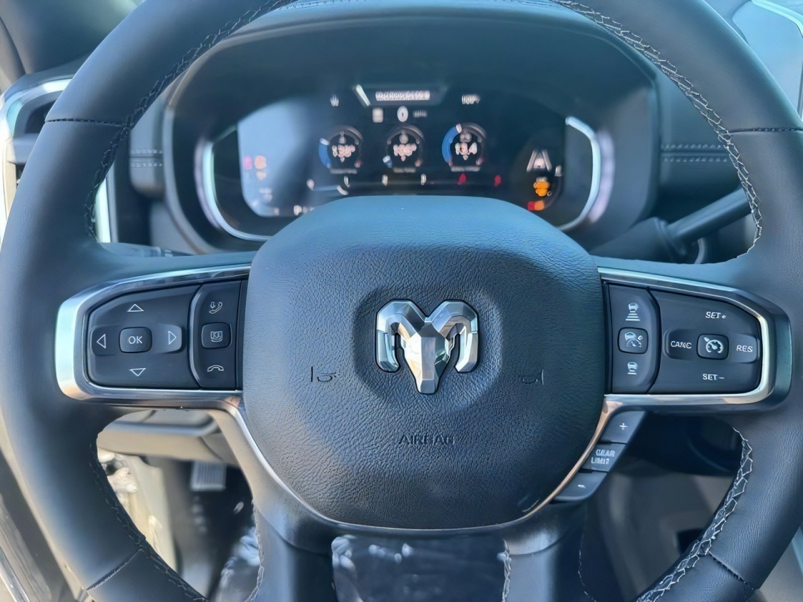New 2026 RAM 2500 Laramie w/ Night Edition AWD/4WD image 18