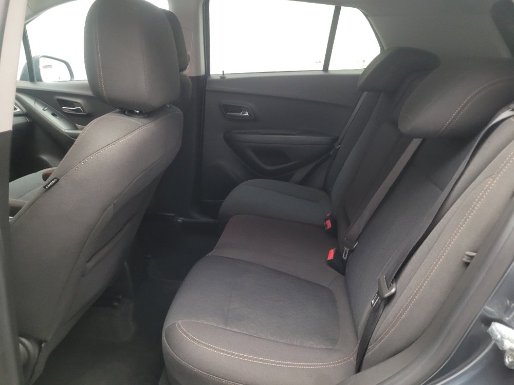 Used 2022 Chevrolet Trax LS w/ Tint and Cruise Package AWD/4WD image 18