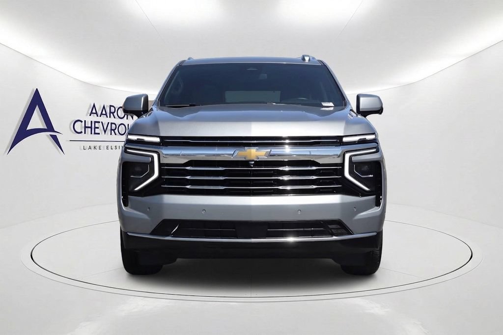 Used 2025 Chevrolet Suburban LT AWD/4WD image 2