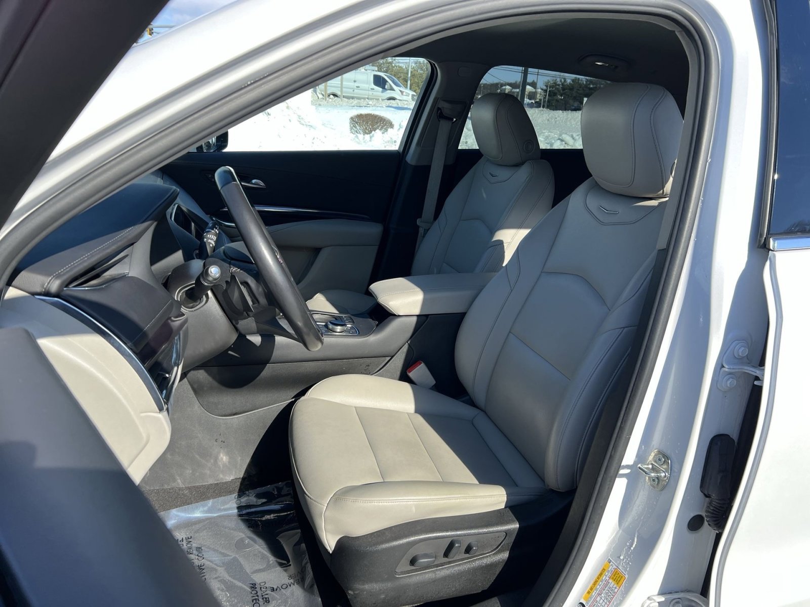 Used 2023 Cadillac XT4 Luxury w/ Cold Weather Package image 13