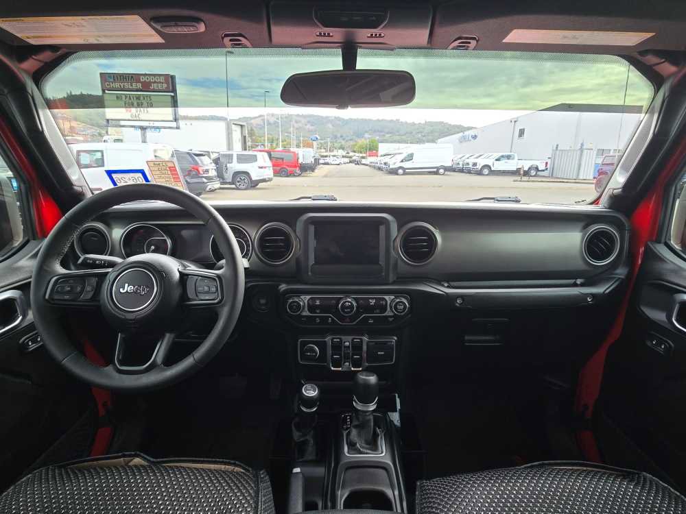 Used 2023 Jeep Gladiator Sport image 15